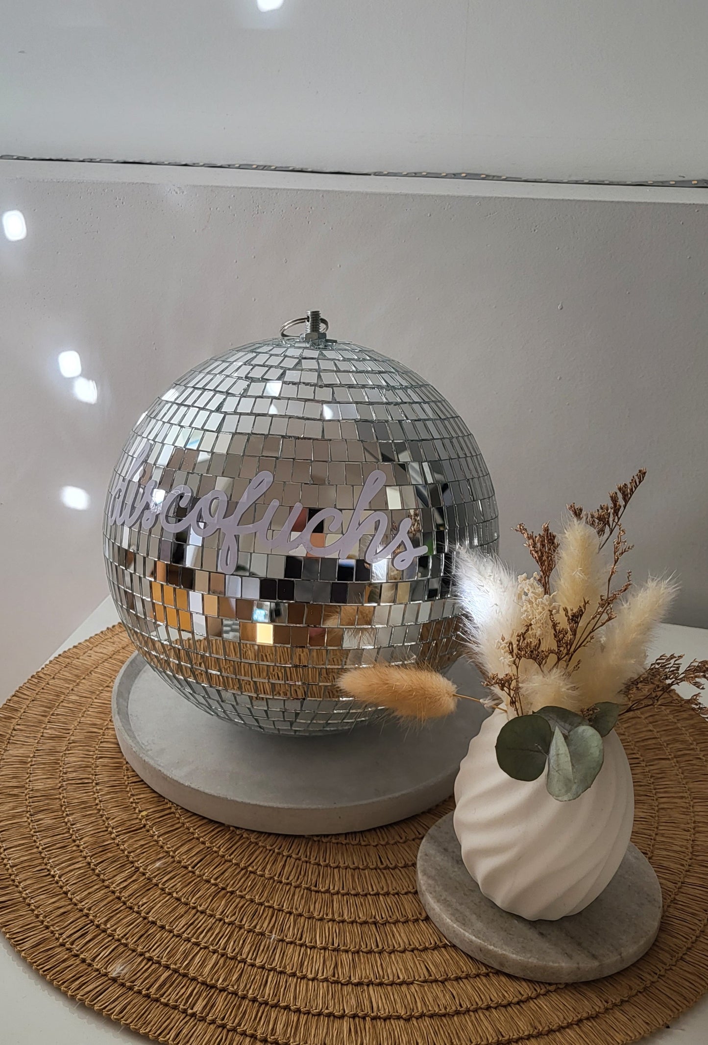 beschriftete Discokugel