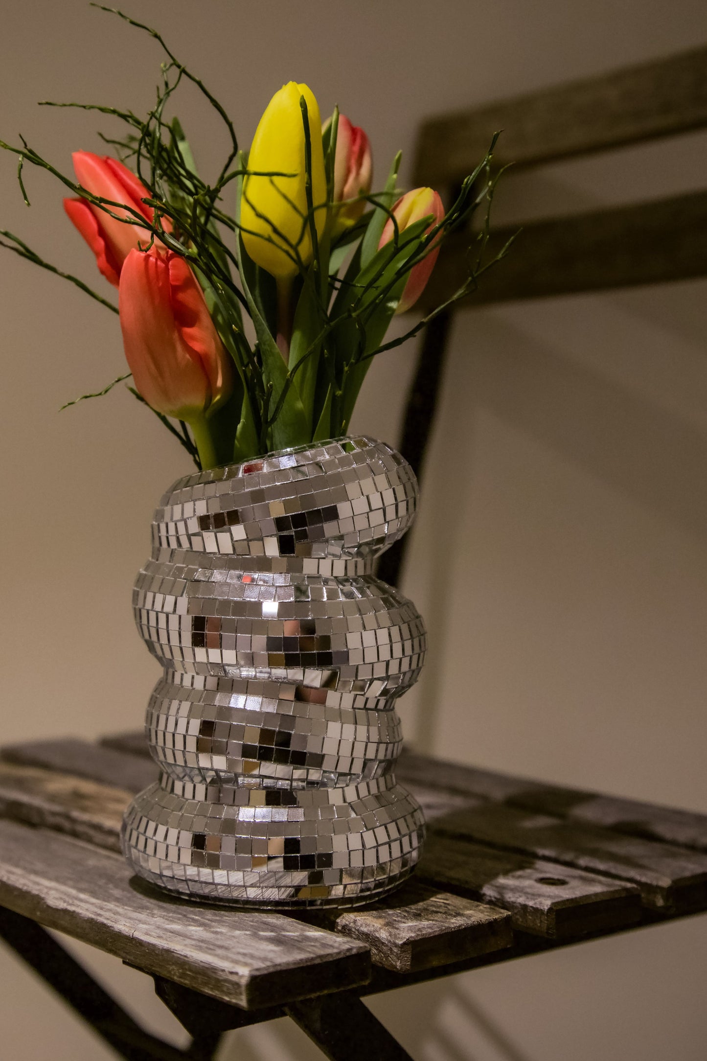 spiralförmige Blumenvase